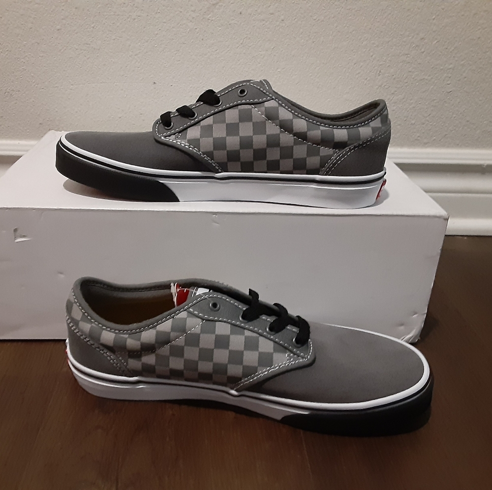 Vans - Picture 2 of 4